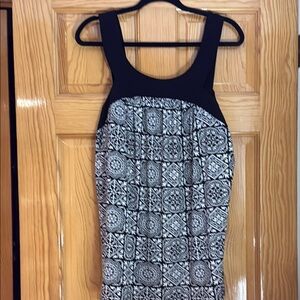 Black & white patterned sleeveless top size 1X